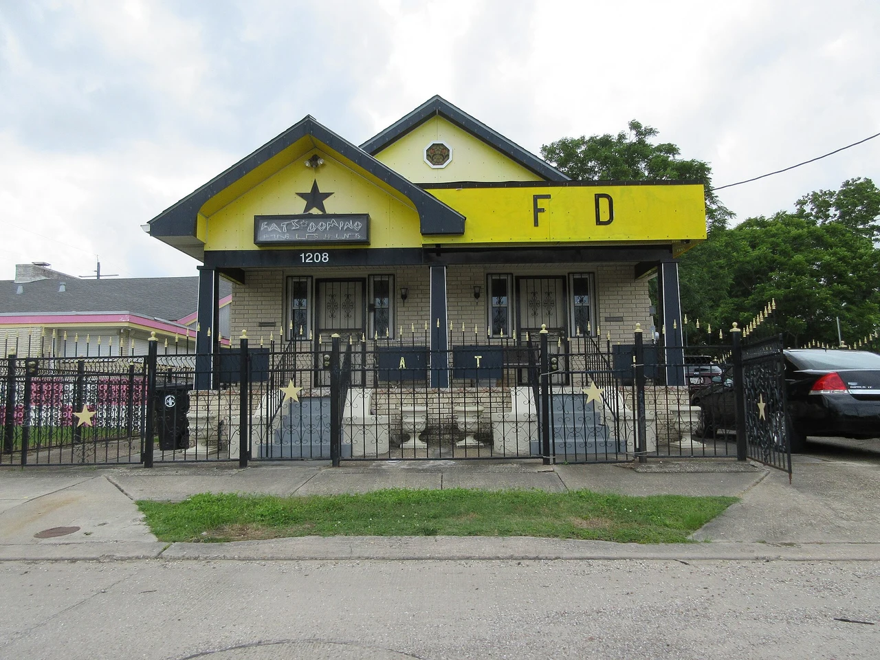 Yellow facade of Fats Domino’s office on former Caffin Avenue, with the letters F D