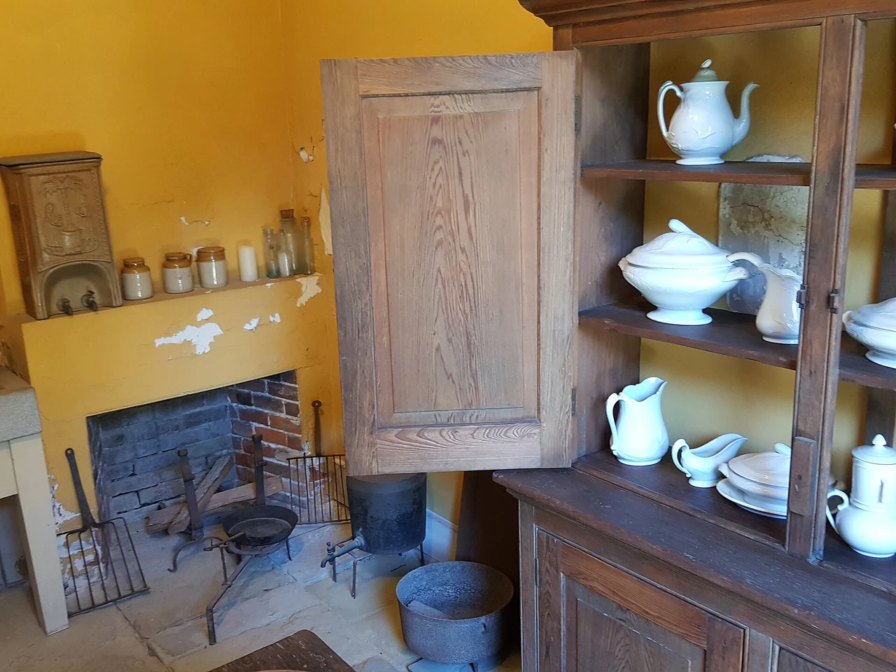 Kitchen display at Hermann-Grima House