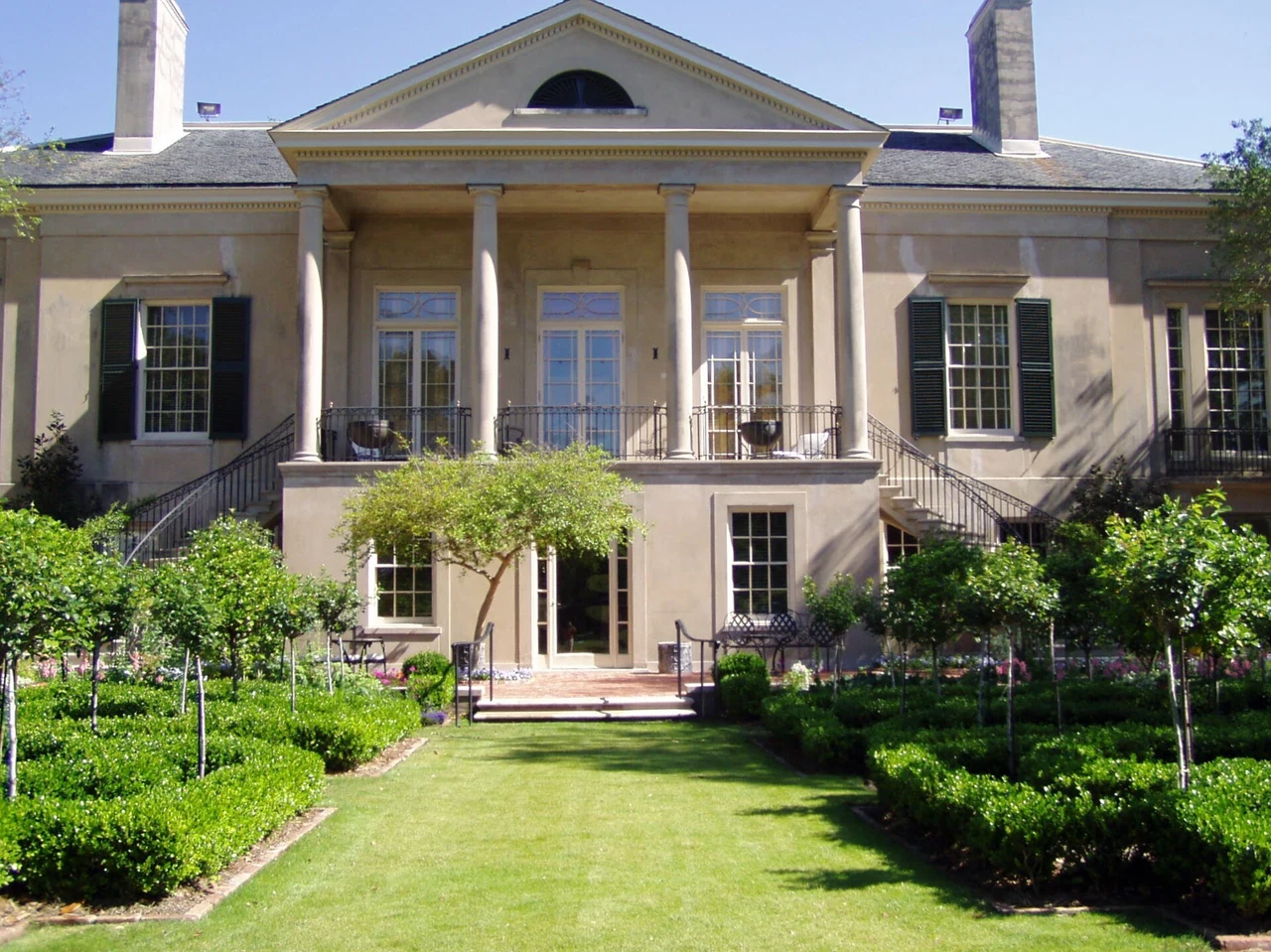 Longue Vue’s columned house and garden