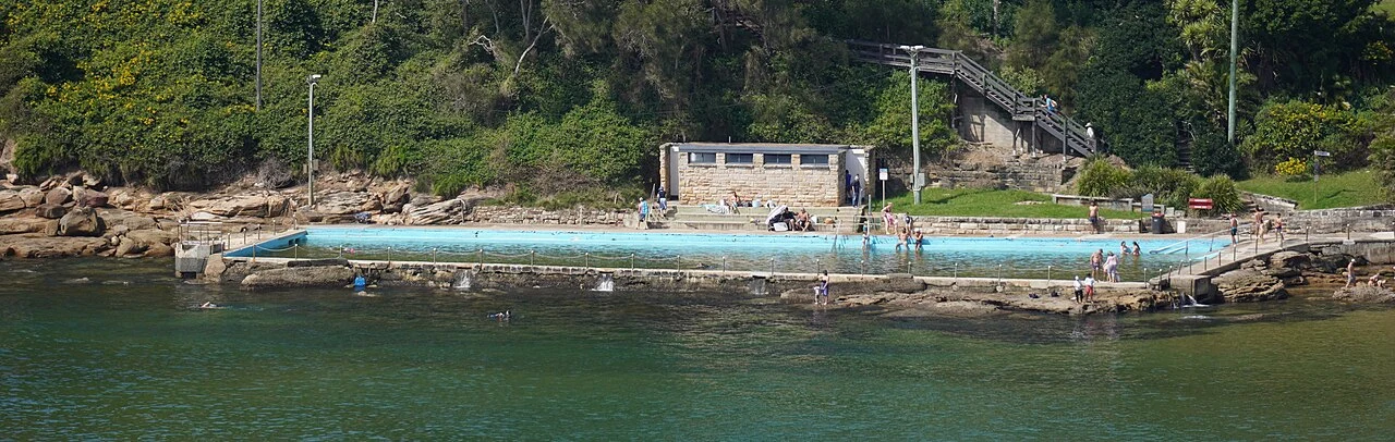 Wide telephoto view of Palm Beach public rockpool beside the shoreline
