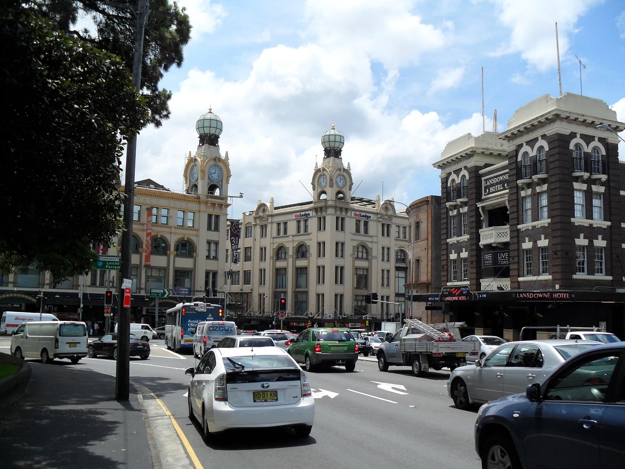 Lansdowne Hotel and neighbouring buildings at the City Road and Broadway intersection