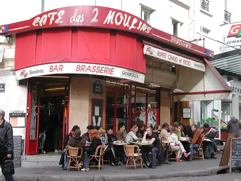 Café des Deux Moulins · exact location photograph
