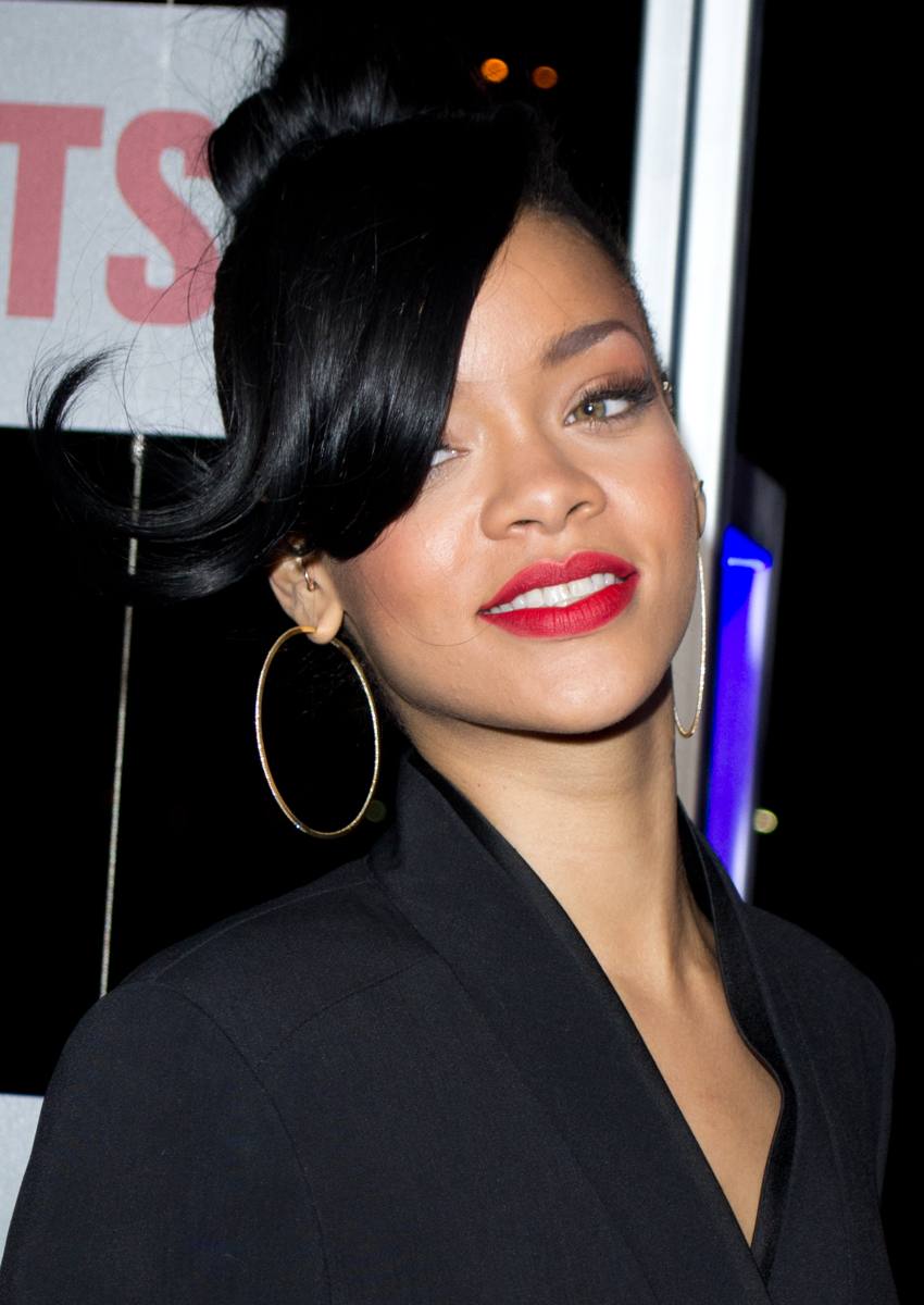 Rihanna smiling at a film premiere in 2012