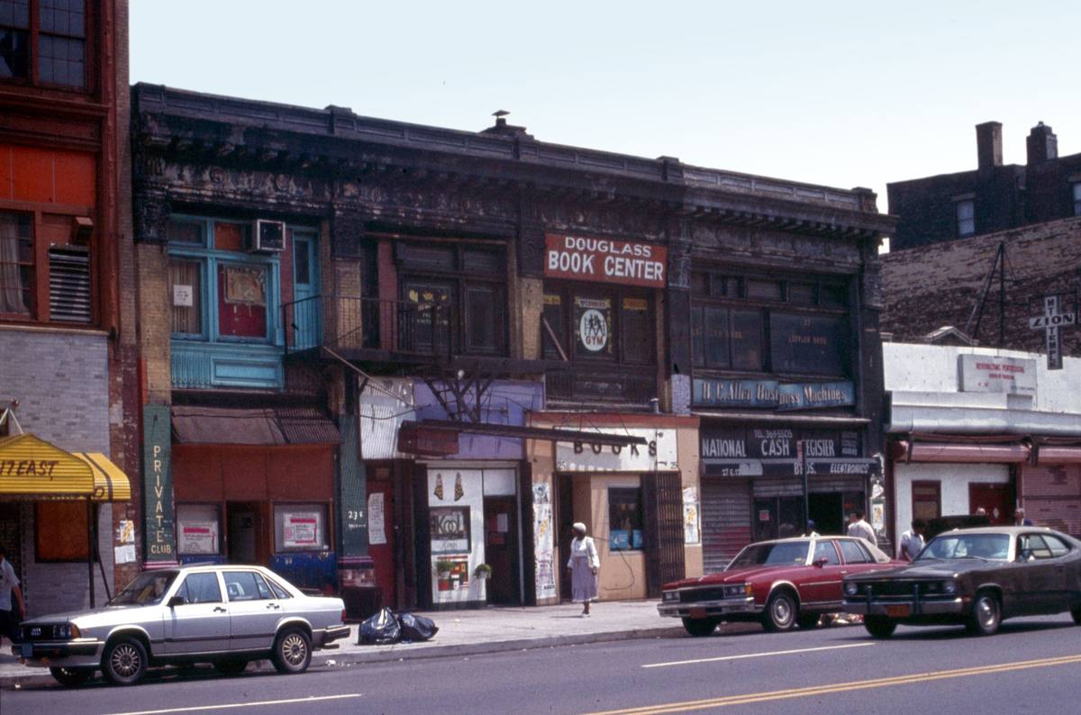 Shops and traffic on 125th Street in Harlem in 1982
