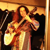 Alicia Bay Laurel