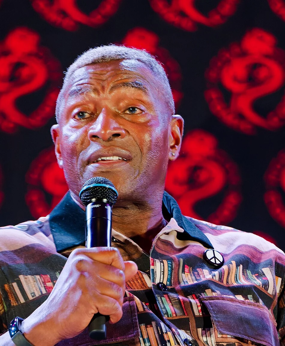 Carl Lumbly