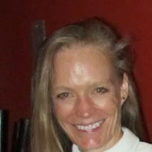 Suzy Amis Cameron