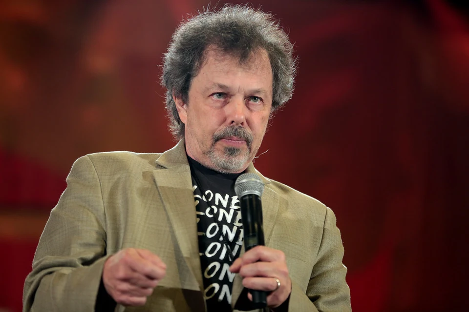 Curtis Armstrong