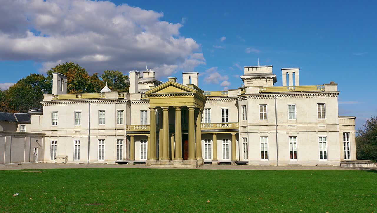 Dundurn Castle in the Summer