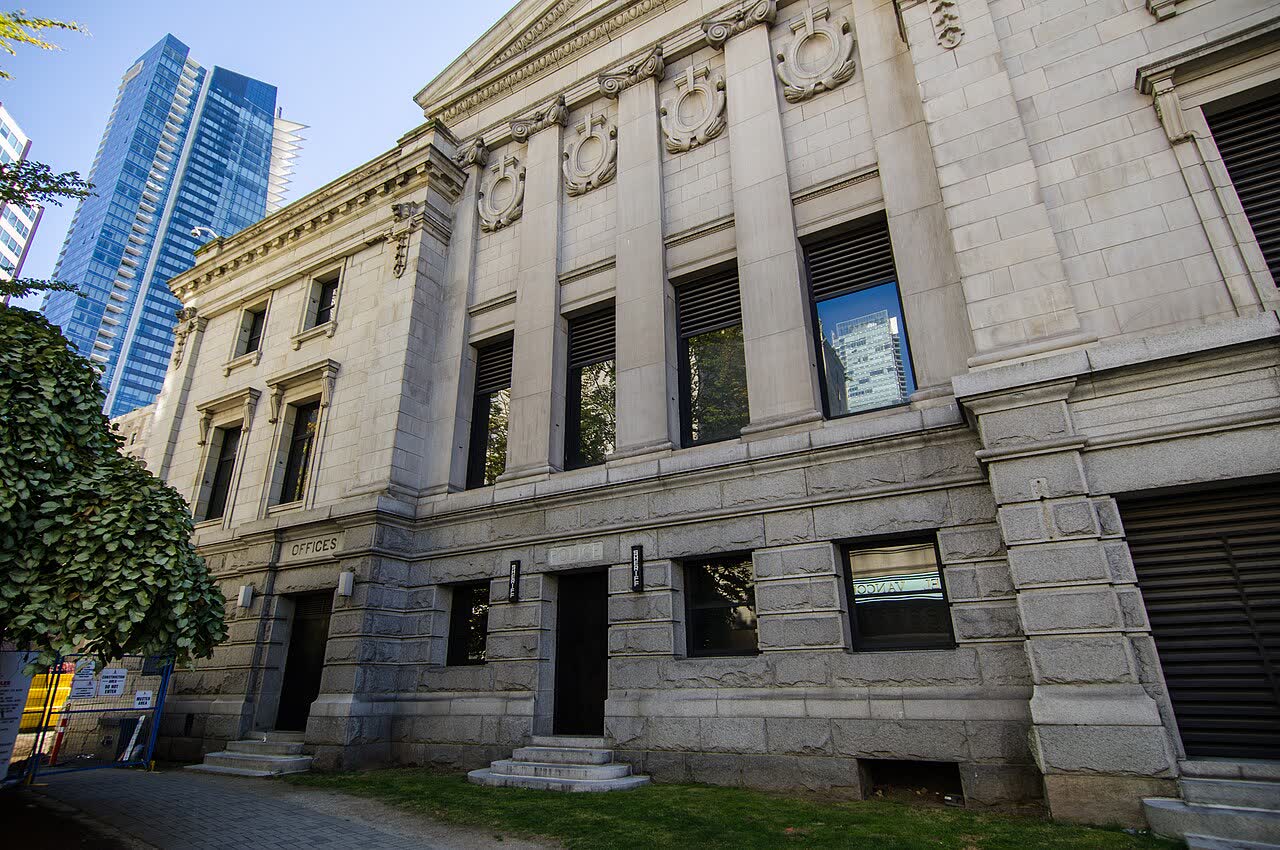 Vancouver Art Gallery (34699705225)