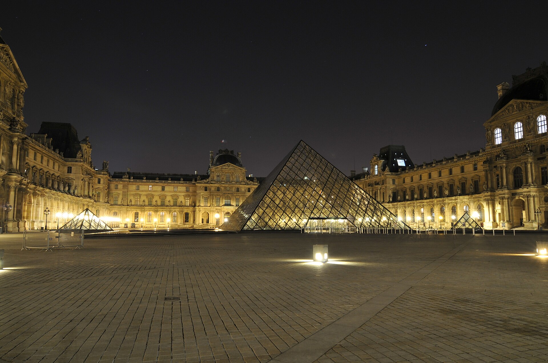 1st arrondissement — editorial city context for Hôtel du Louvre